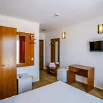 בית הארחה Miraky 3*